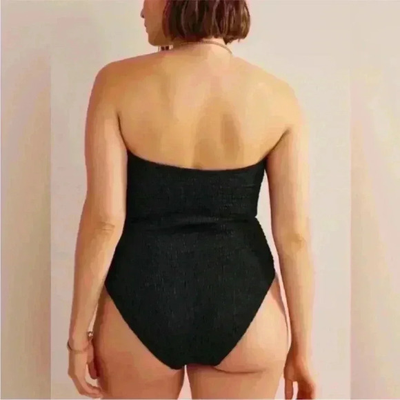 Boden Smocked One Piece Strapless Bandeau
Swimsuit Size 2 - Picture 3 of 10